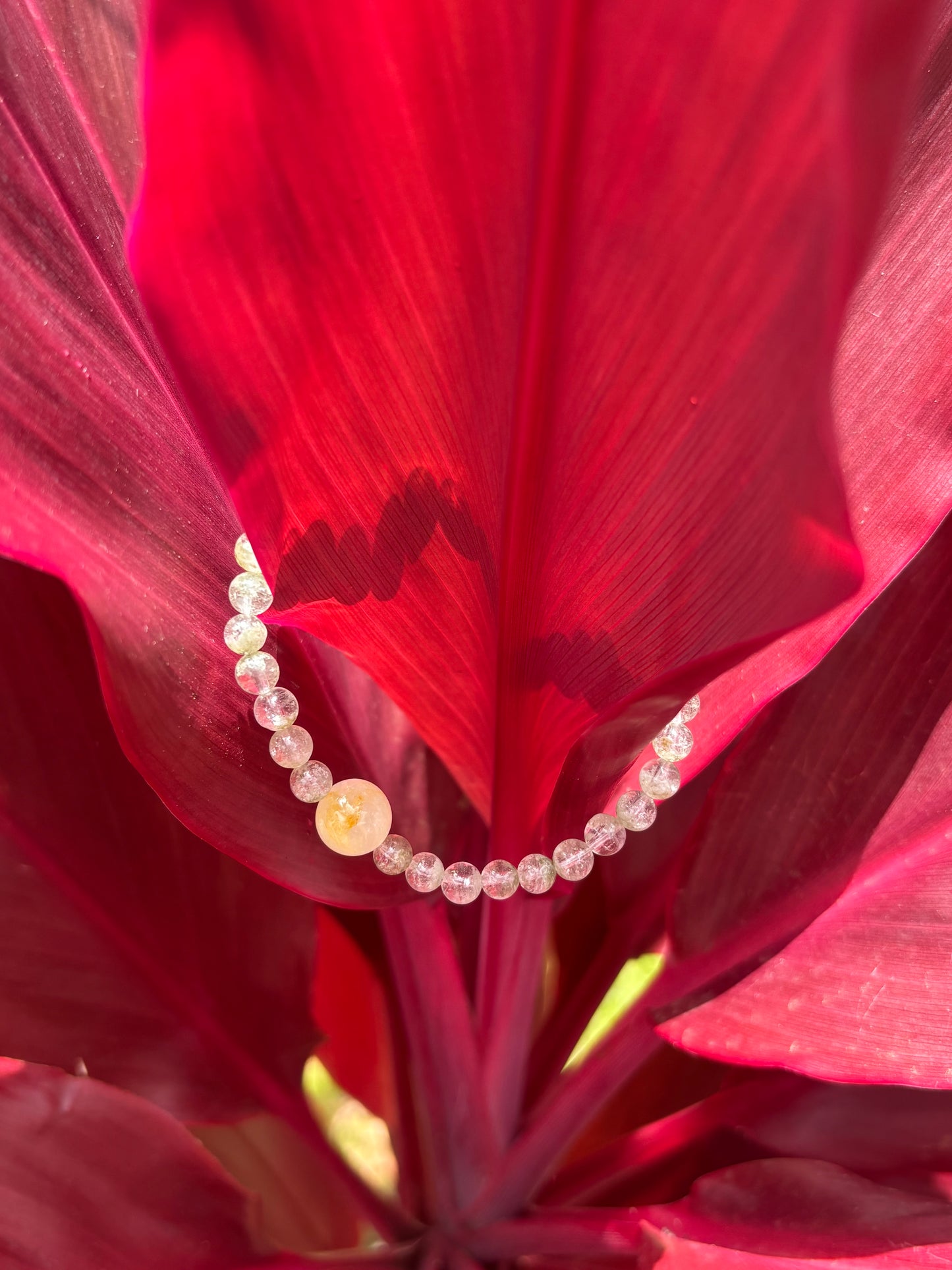#Garden Quartz 5.5mm with Hematite in Q