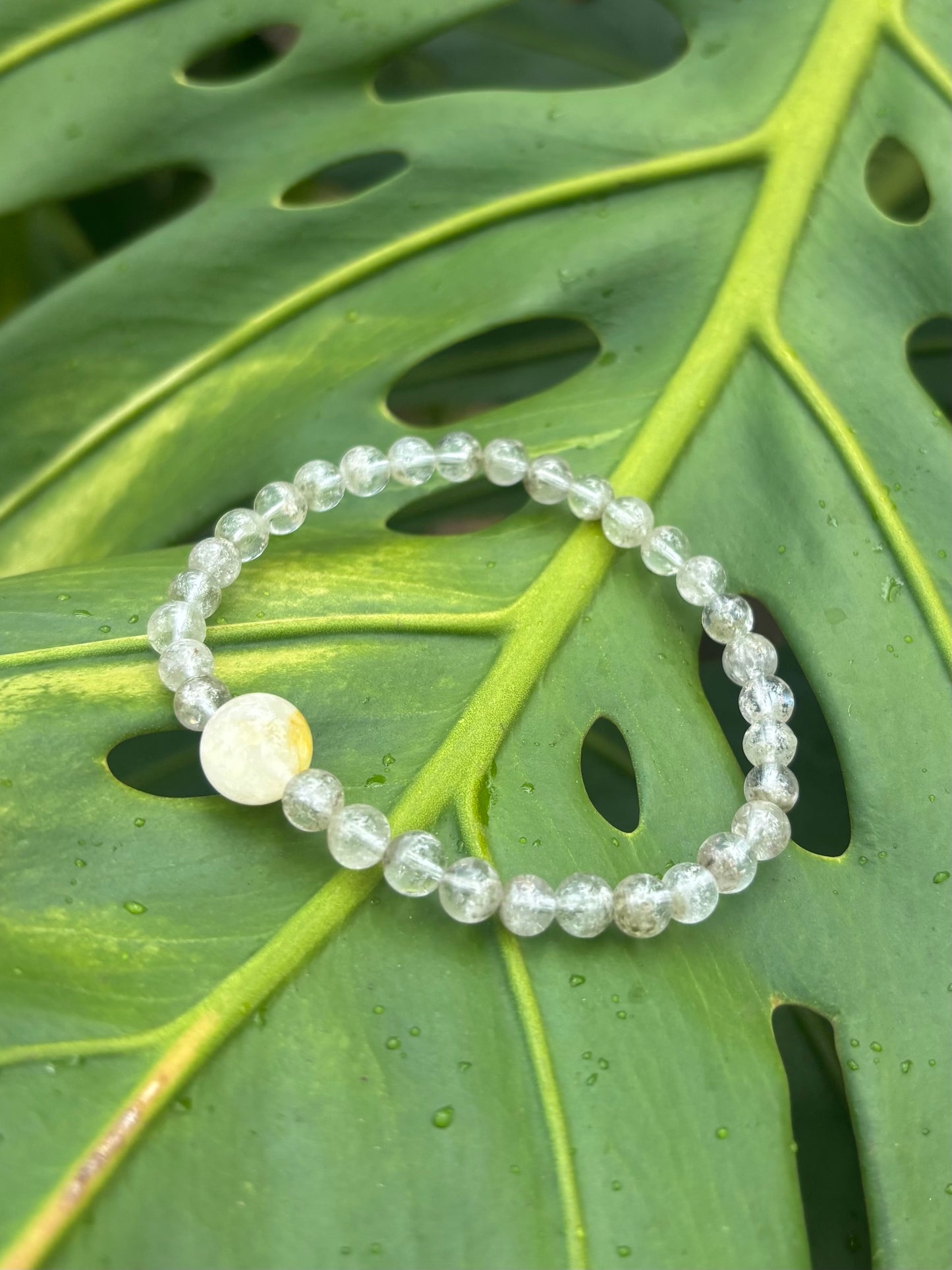 #Garden Quartz 5.5mm with Hematite in Q